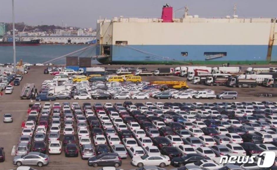 중고차 선적 작업이 진행 중인 인천항. (인천항만공사 제공.재판매 및 DB금지)