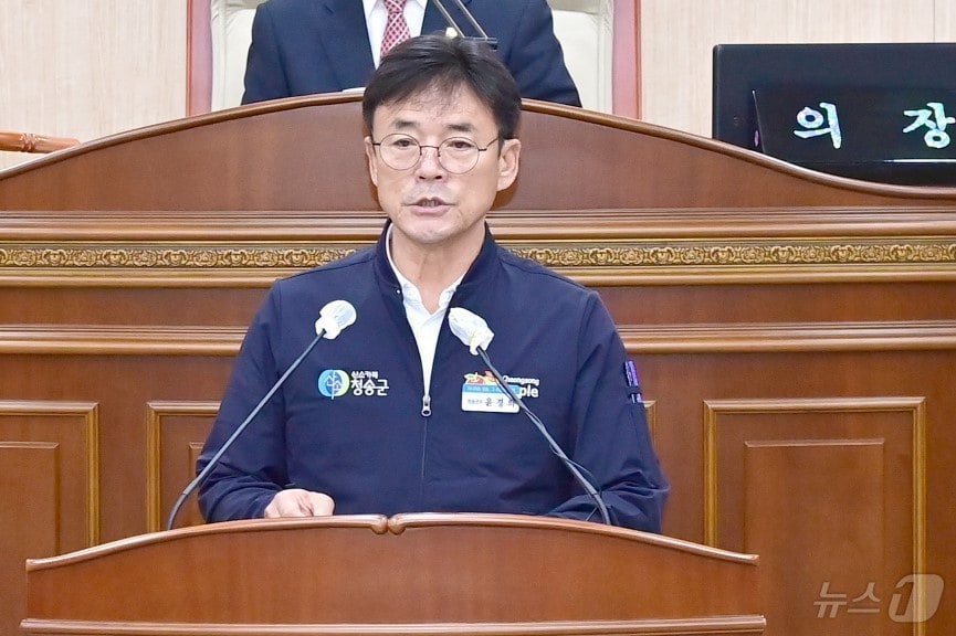 경북 청송군 윤경희군수는 1일 제285회 청송군의회 정례회 시정연설에서 2026년도 군정 운영 방향을 제시하며 산불 피해 주미의 생활 회복을 최우선 과제로 두겠다고 말하고 있다.&#40;청송군 제공. 재판매 및 DB금지&#41; /뉴스1