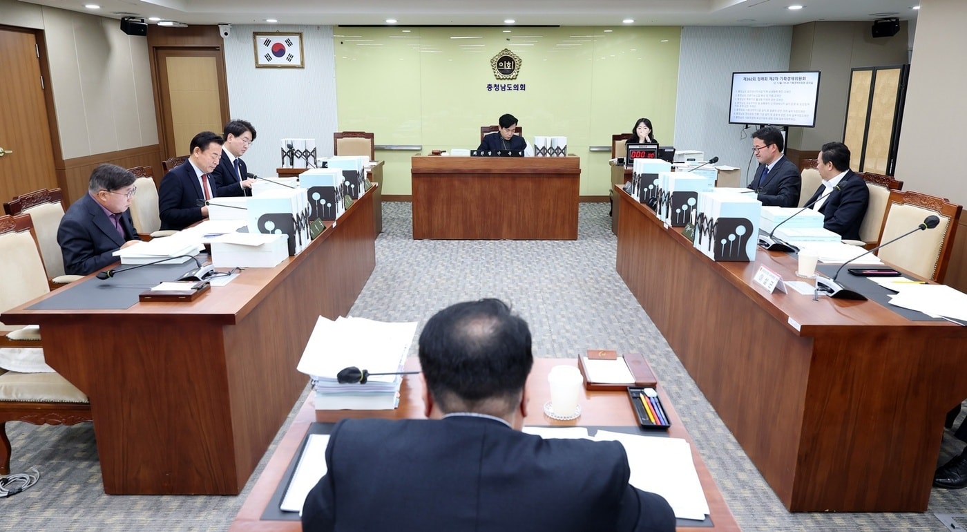 기획경제위원회가 도 산업경제실 소관 조례안과 예산안 등을 심사하고 있다.&#40;충남도의회 제공. 재판매 및 DB금지&#41;/뉴스1