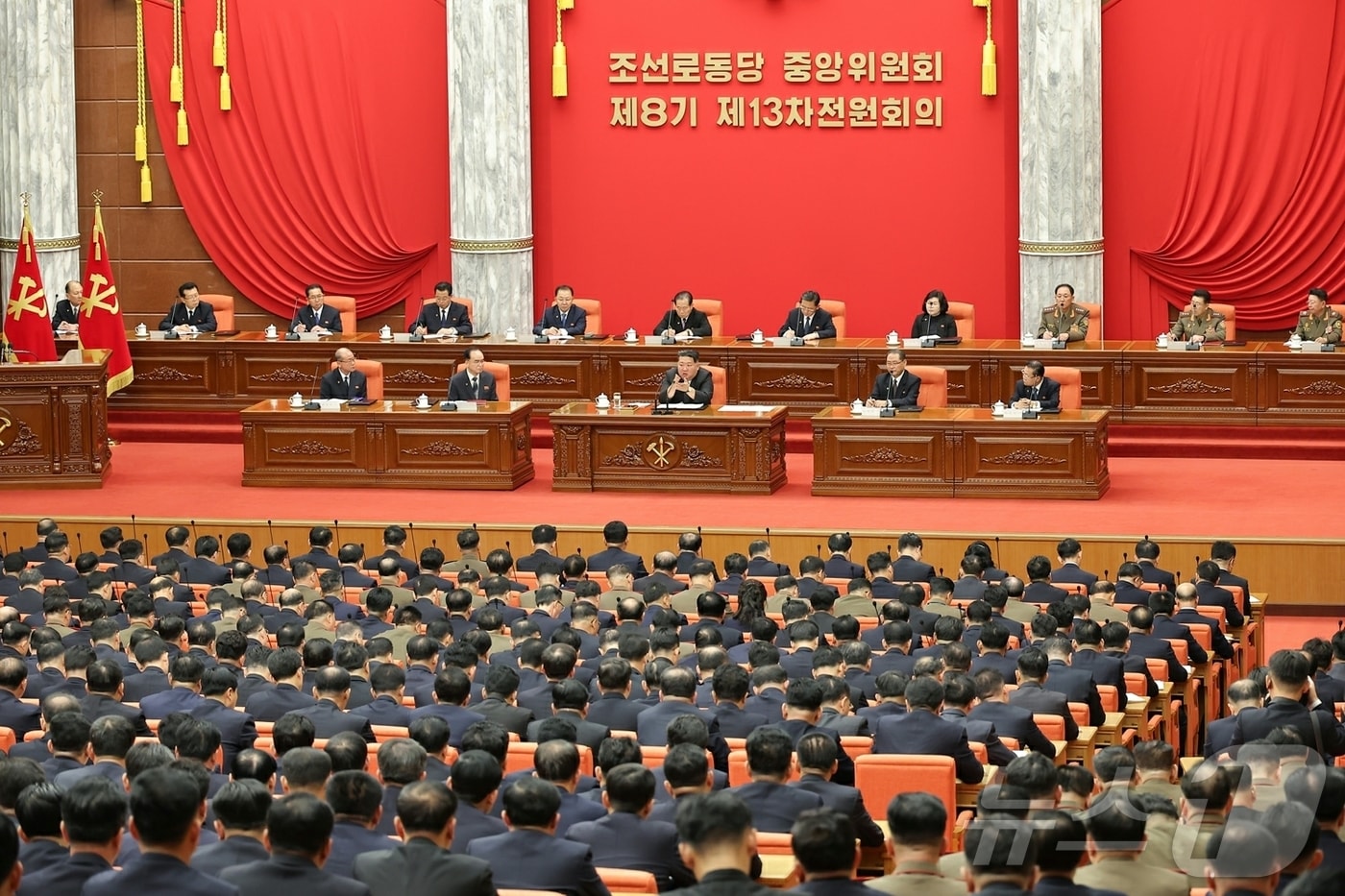 &#40;평양 노동신문=뉴스1&#41; = 북한 노동당 기관지 노동신문은 10일 &#34;조선노동당 중앙위원회 제8기 제13차 전원회의 확대회의가 12월 9일 소집됐다&#34;라고 보도했다. 김정은 당 총비서가 회의를 주재했다. [국내에서만 사용가능. 재배포 금지. DB 금지. For Use Only in the Republic of Korea. Redistribution Prohibited] rodongphoto@news1.kr