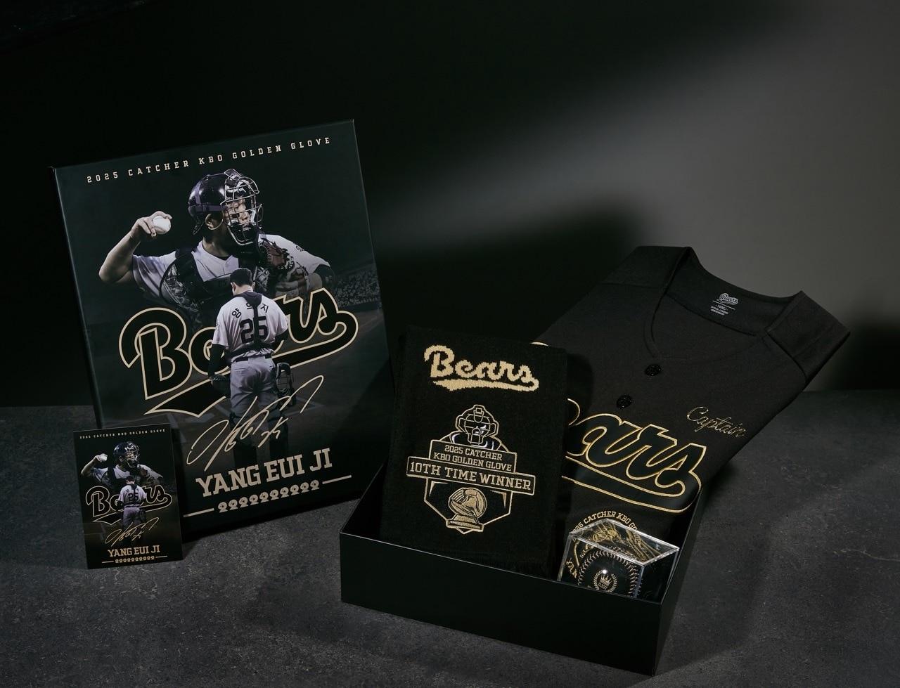 두산이 양의지 골든글러브 수상 기념 상품을 판매한다.&#40;두산 베어스 제공&#41;