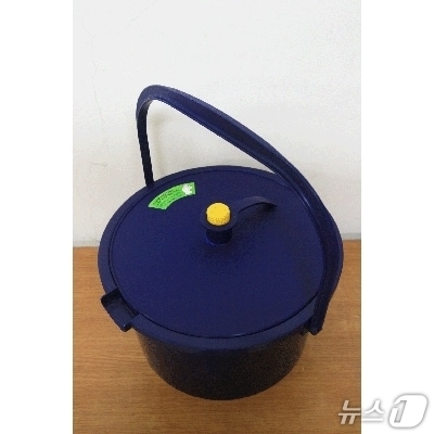 군산시가 내년부터 추가 도입한 10리터 크기의 음식물류 폐기물 수거 용기.(군산시 제공. 재판매 및 DB금지)