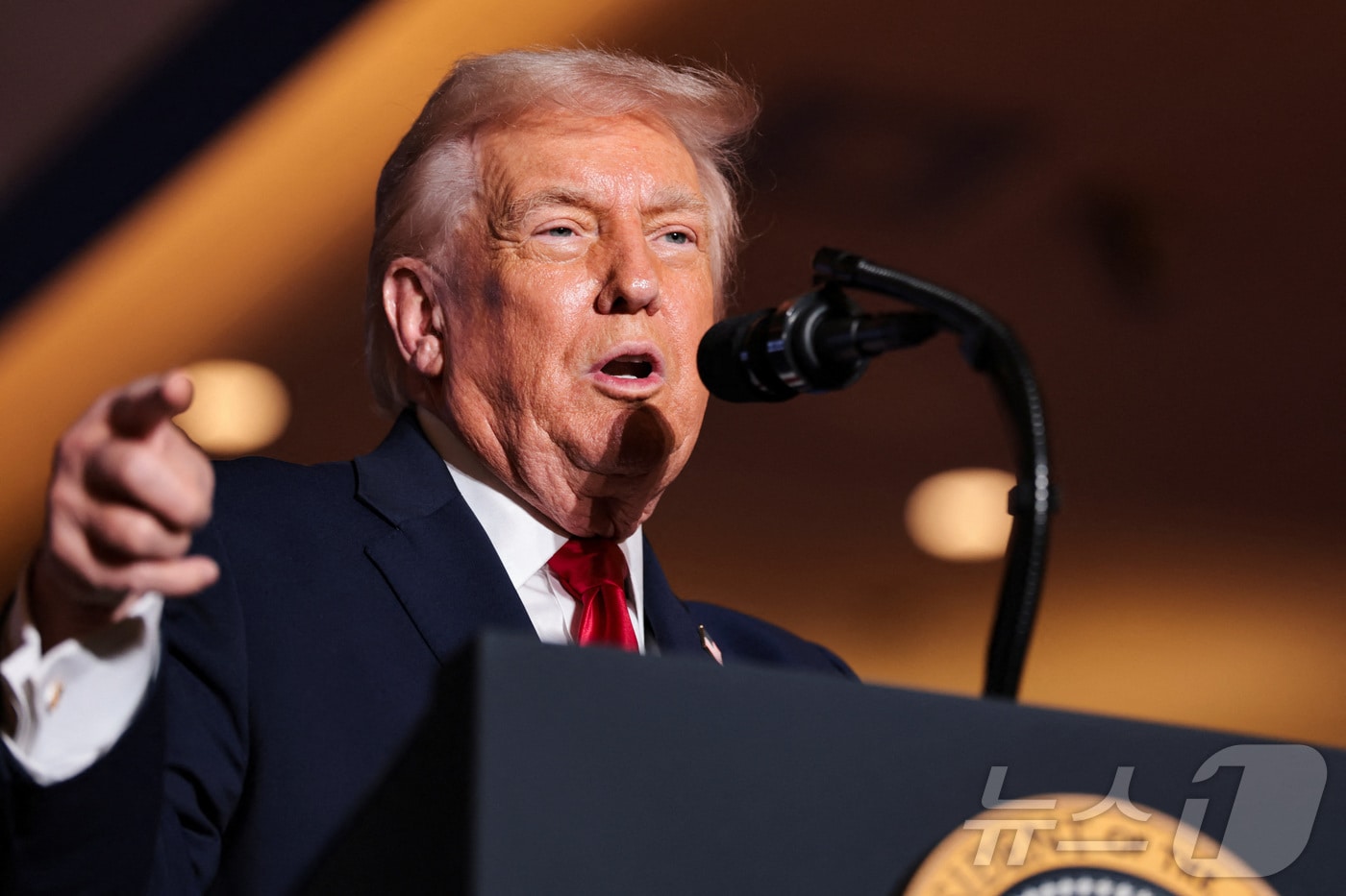 9일&#40;현지시간&#41; 도널드 트럼프 미국 대통령이 펜실베이니아주 마운트 포코노의 마운트 에어리 카지노 리조트에서 미국 경제와 생활비 문제에 관한 연설을 하고 있다. 2025.12.09 ⓒ 로이터=뉴스1 ⓒ News1 김지완 기자
