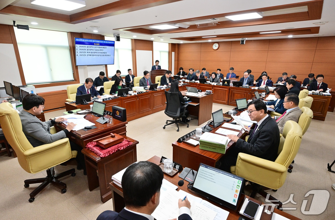 울산시의회 예산결산특별위원회가 10일 회의를 열고 울산시의 내년도 당초 예산안에 대한 계수조정을 실시하고 있다.(울산시의회 제공. 재판매 및 DB금지)/뉴스1
