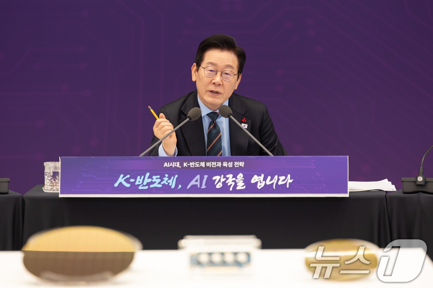 이재명 대통령이 10일 서울 용산 대통령실 청사에서 열린 AI 시대의 K-반도체 비전과 육성전략 보고회에서 발언하고 있다. (대통령실 제공. 재판매 및 DB 금지) 2025.12.10/뉴스1 ⓒ News1 허경 기자