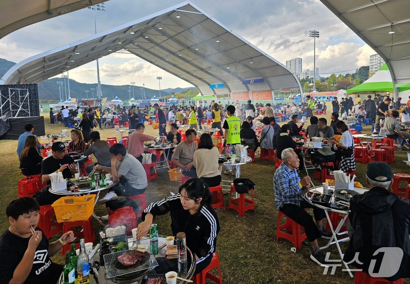 합천황토한우축제 구이존. 뉴스1 DB