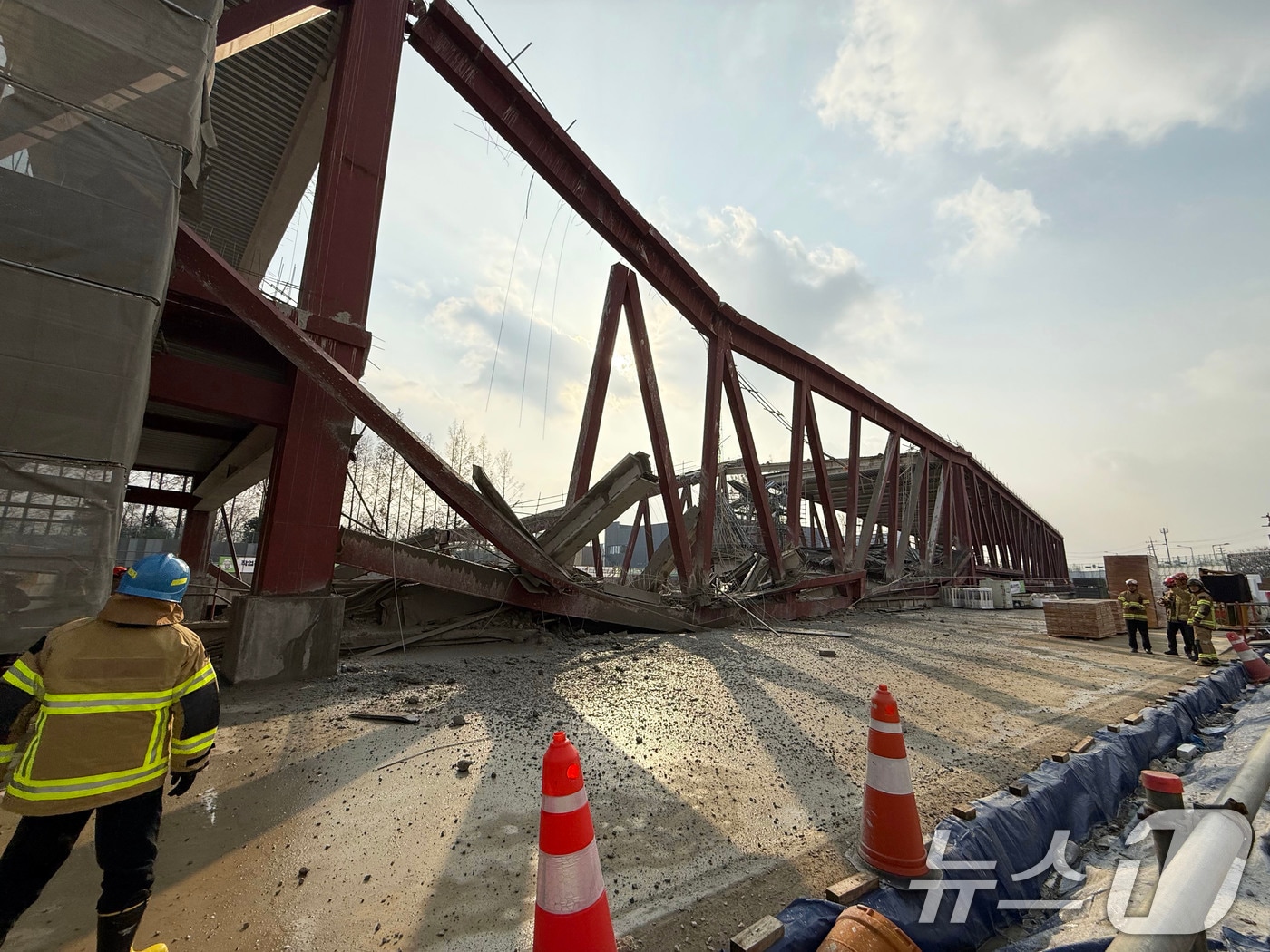 11일 오후 1시 58분쯤 광주 서구 치평동(상무지구)의 광주대표도서관 공사 현장에서 레미콘 타설 중 붕괴 사고가 발생했다. 사진은 사고 현장 모습. 2025.12.11/뉴스1 ⓒ News1 김태성 기자