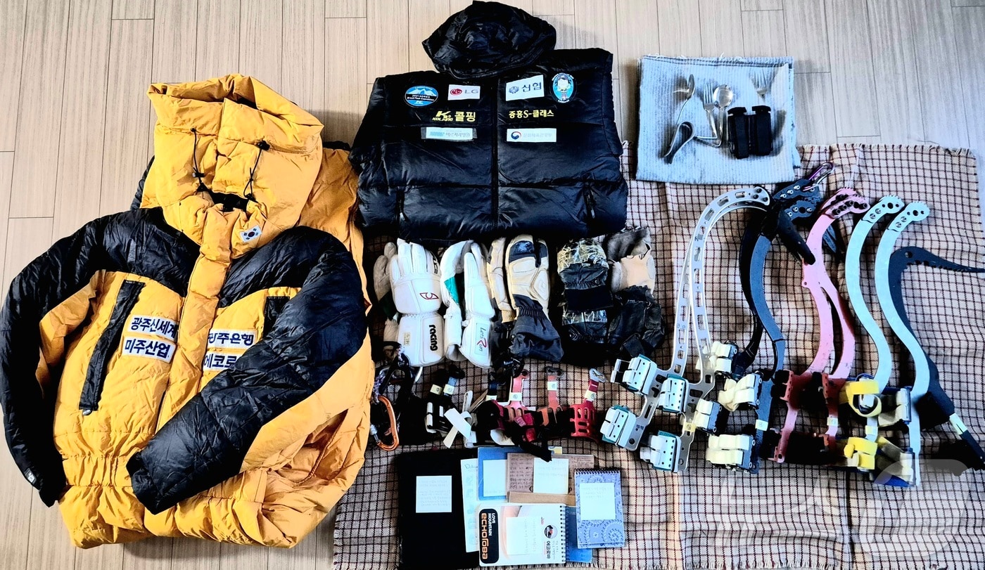 장애인 세계 최초로 히말라야 14좌·7대륙 최고봉을 완등한 산악인 김홍빈(1964∼2021년)의 등반 자료가 국가유산청 주관 제회 예비문화유산 발굴 공모전에서 최우수상을 수상했다.(사단법인 김홍빈과 희망만들기 제공, 재배포 및 DB 금지) /뉴스