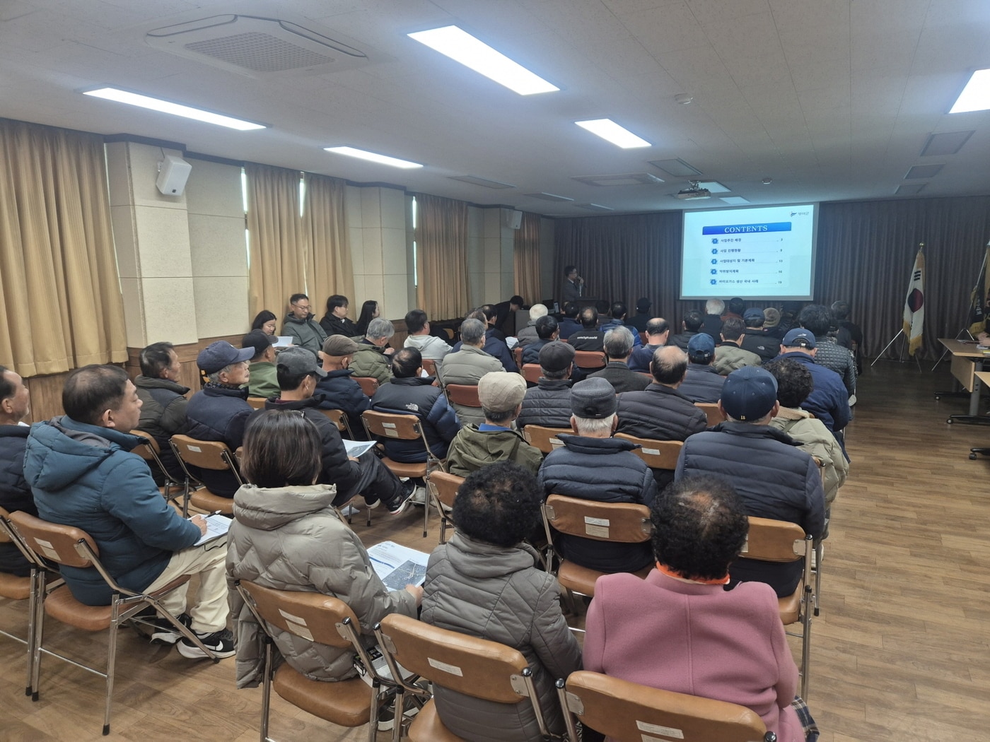 구룡면 행정복지센터에서 진행된 '유기성 폐자원 통합 바이오 가스화시설 설치 사업' 주민설명회 모습.(부여군 제공. 재판매 및 DB금지)/뉴스1