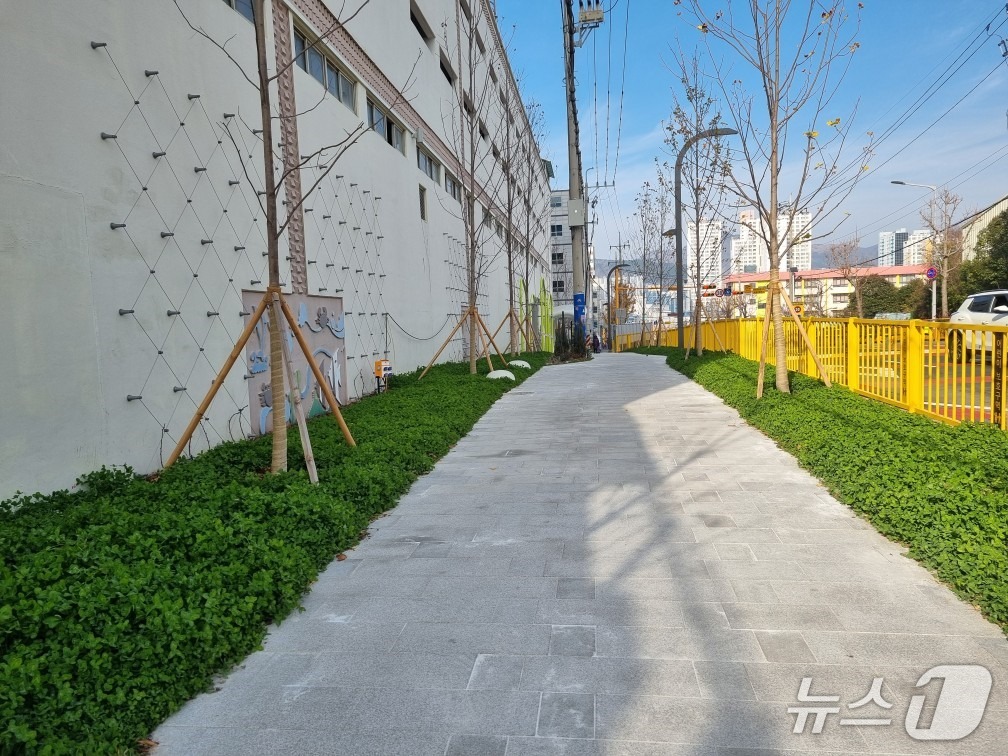 효림초교 안전한 통학로 선형공원.&#40;부산시 제공. 재판매 및 DB금지&#41;