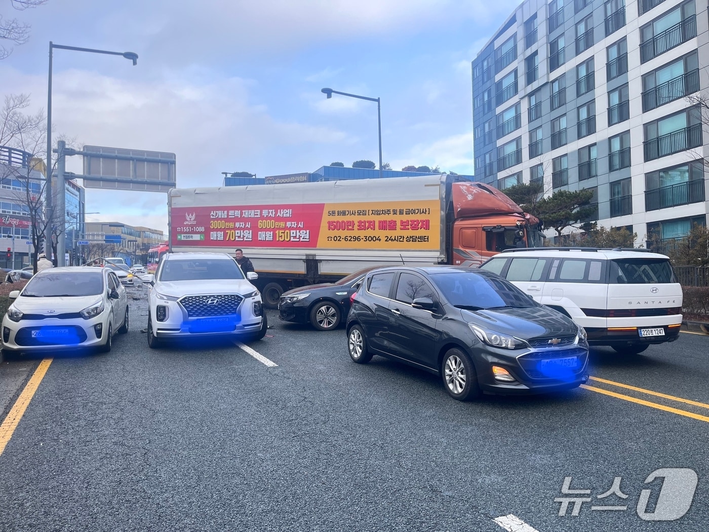 12일 오전 9시 1분께 울산 중구 서동로터리에서 12중 추돌사고가 발생했다.(울산소방본부 제공. 재판매 및 DB금지)/뉴스1