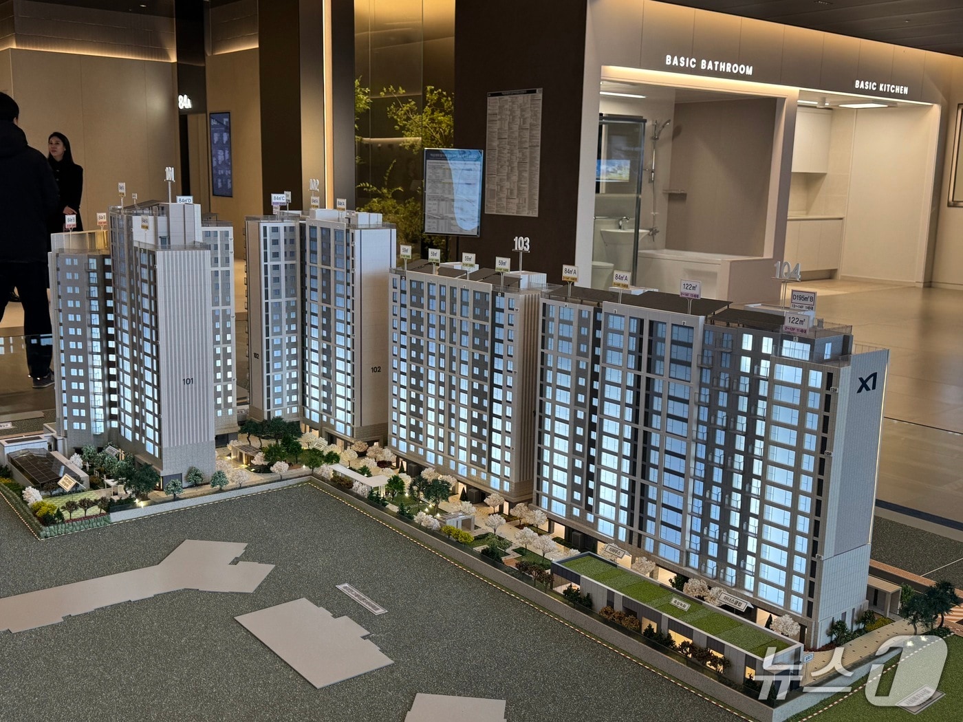 [르포]'10억 로또' 역삼센트럴자이…"입지 만족하지만 분양가는 부담"