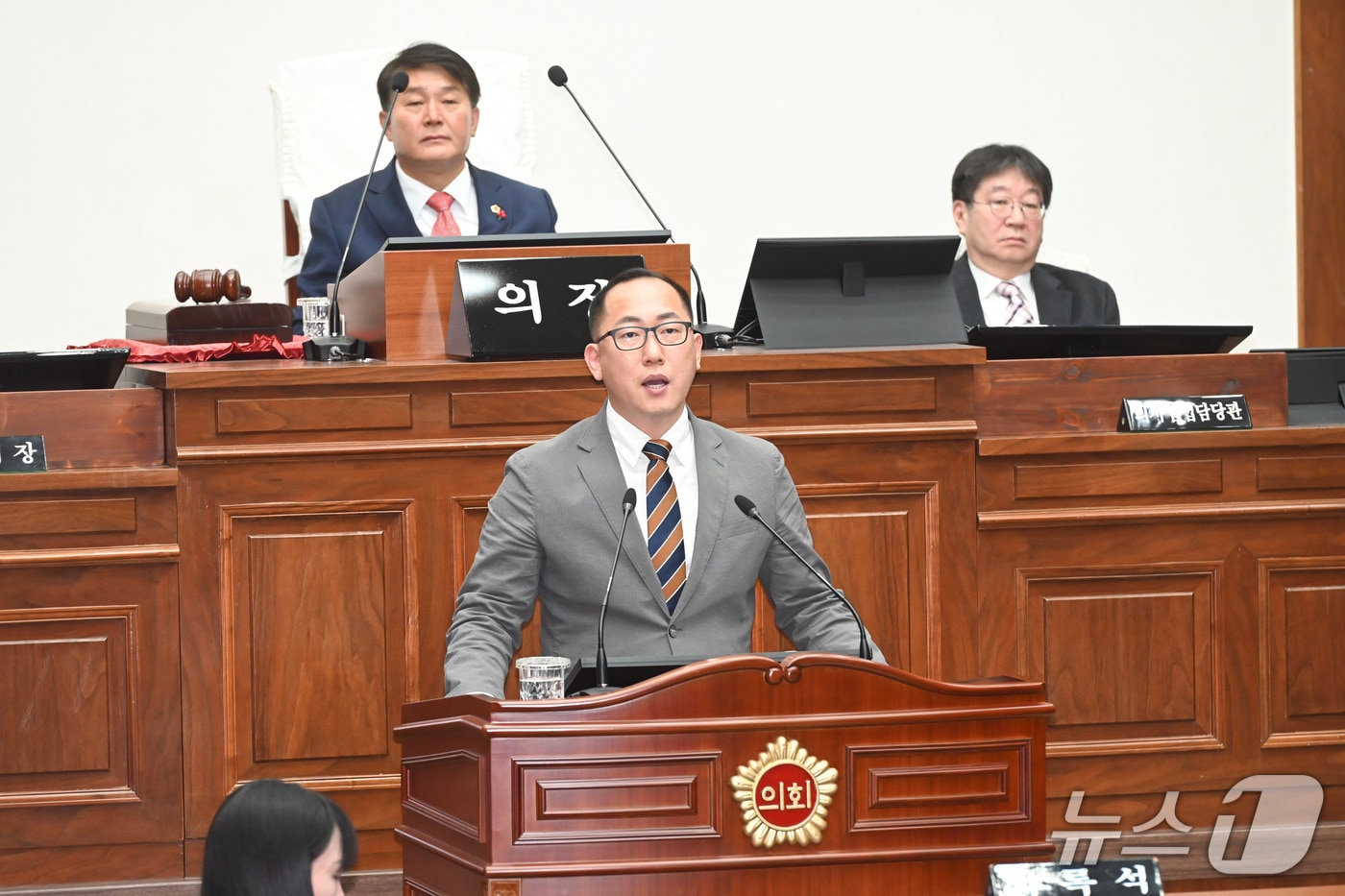 손근호 울산시의원이 12일 본회의장에서 천창수 교육감과의 시정질문을 하고 있다.&#40;울산시의회 제공. 재판매 및 DB금지&#41;/뉴스1