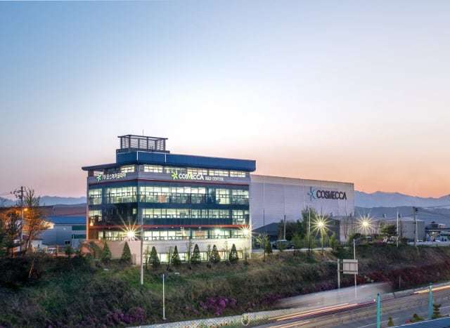 '손대면 터진다'...코스메카코리아, K-뷰티 '히트템 제조기' 우뚝 - 뉴스 썸네일 이미지