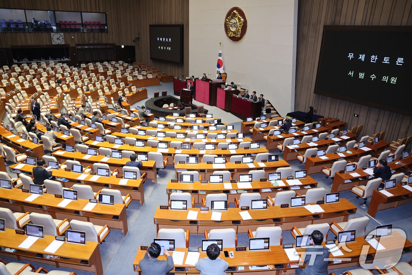 서범수 국민의힘 의원이 지난 13일 서울 여의도 국회에서 열린 제430회국회(임시회) 제1차 본회의에서 경찰관 직무집행법 일부개정법률안(대안)에 대한 무제한 토론(필리버스터)을 하고 있다. 2025.12.13/뉴스1 ⓒ News1 신웅수 기자