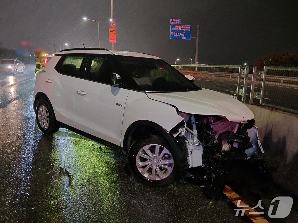13일 부산 사상구 강변대로 교통사고 현장.(사상경찰서 제공. 재판매 및 DB 금지)