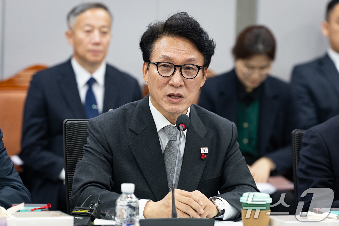 김민석 국무총리가 15일 서울 여의도 국회 의원회관에서 열린 국무총리 초청 K-방산 리더스 포럼에서 정부의 K-방산 육성과 혁신 방향에 대해 모두 발언하고 있다. 2025.12.15/뉴스1 ⓒ News1 유승관 기자