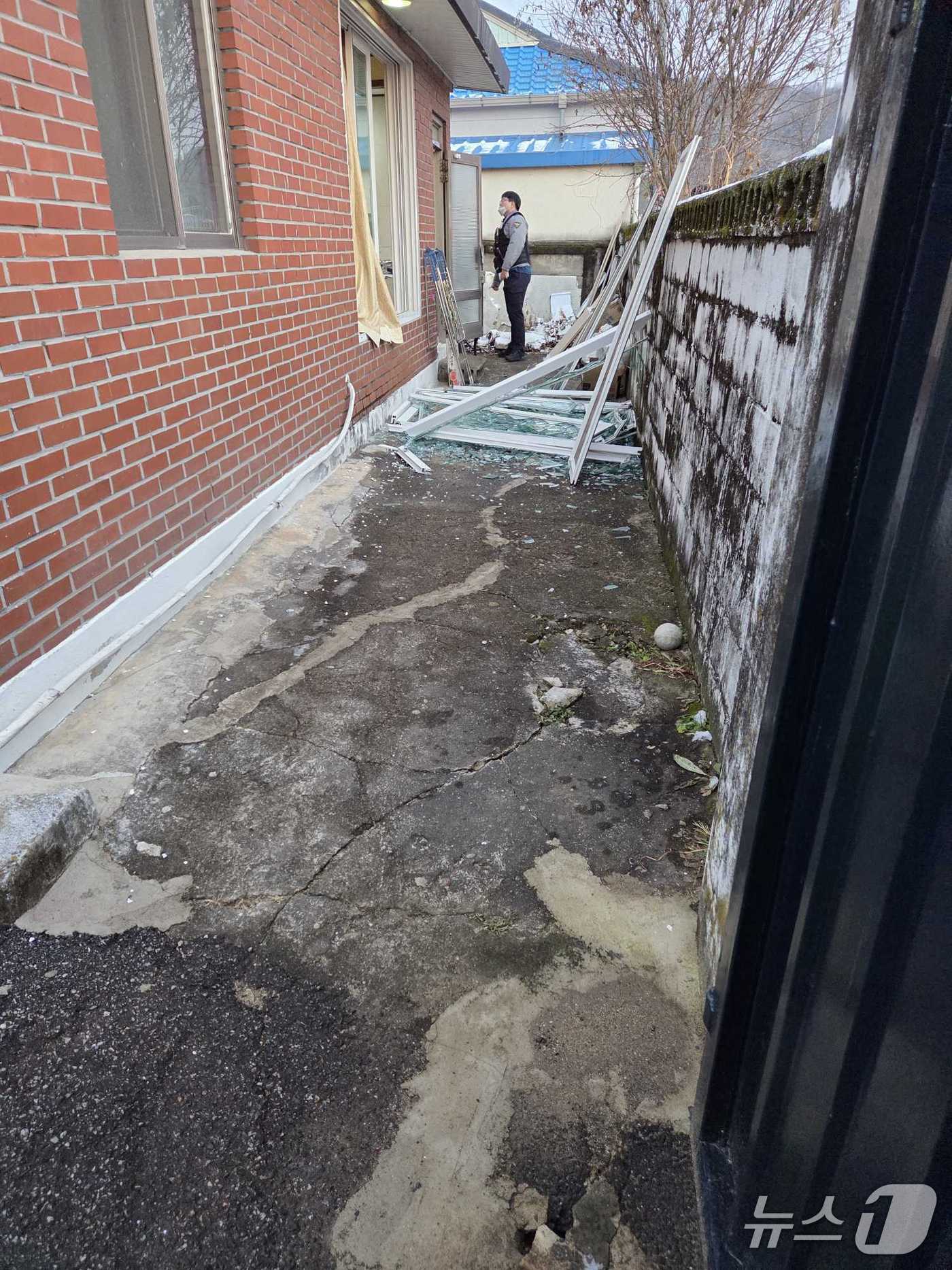 강원 원주 지정면 주택 폭발 현장.(강원도소방본부 제공, 재판매 및 DB금지)