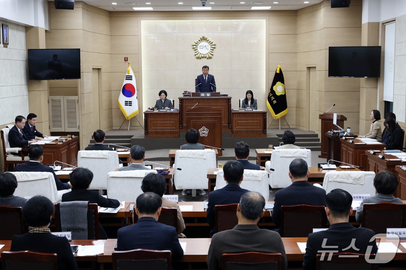 계룡시의회가 11월 19일부터 12월 15일까지 27일간의 일정으로 진행된 제185회 2차 정례회를 끝으로 2025년도 의정활동을 모두 마무리했다. (계룡시의회 제공.재판매 및 DB금지)/뉴스1