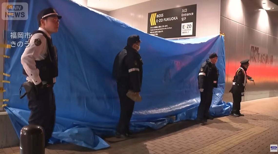 日아이돌 전용극장 입주 건물서 흉기 난동...30대男 긴급체포 - 뉴스 썸네일 이미지