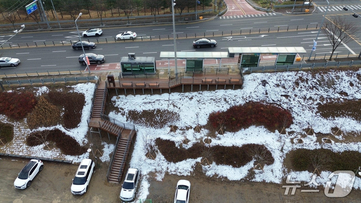용인시가 수지구 성복동에 조성한 미세먼지 차단숲 전경.(용인시 제공)