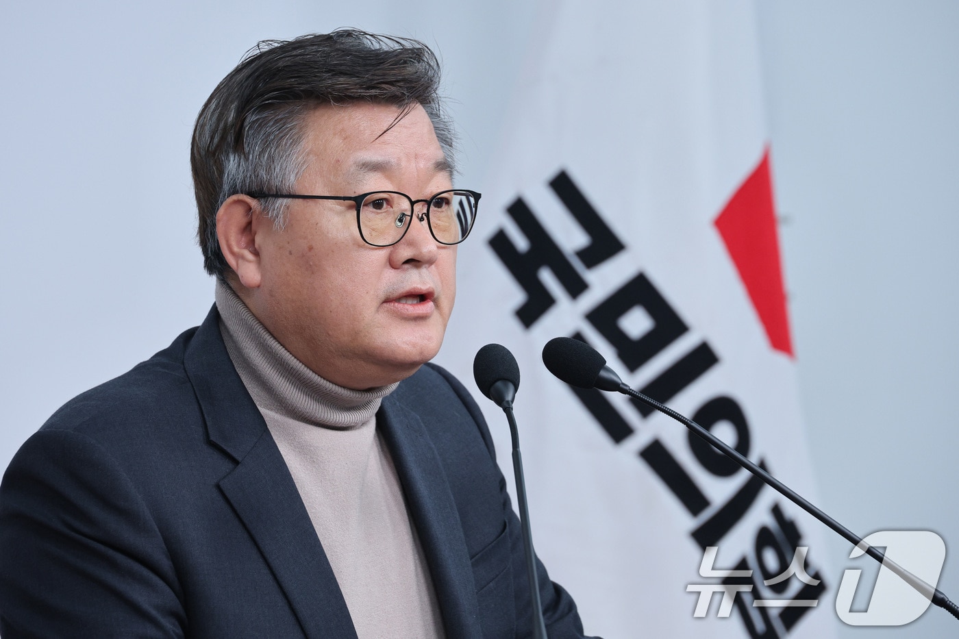 이호선 국민의힘 당무감사위원장이 지난 16일 서울 여의도 국민의힘 당사에서 김종혁 전 최고위원에 대한 당원권 정지 2년 권고 결정에 대한 브리핑을 하고 있다. 2025.12.16/뉴스1 ⓒ News1 신웅수 기자