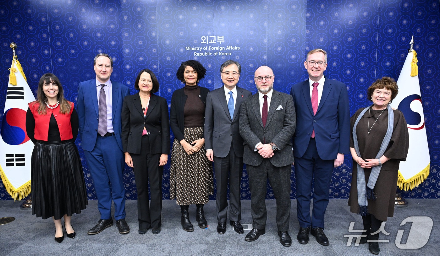 조현 외교부 장관과 영국 정재계 고위급 대표단.(외교부 제공)