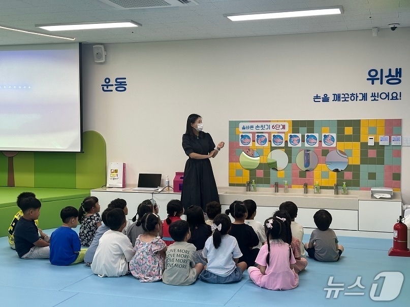 강릉시 어린이 건강체험관 내 교육 모습.(강릉시 제공, 재판매 및 DB 금지) 2025.12.17/뉴스1