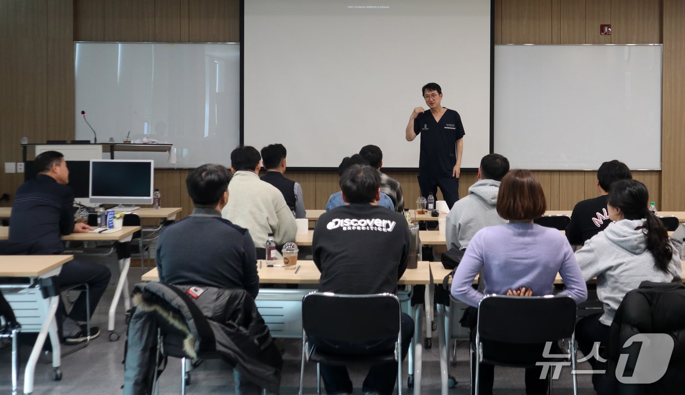 에스포항병원이 일명 '응급실 뺑뺑이'와 관련해 대구·경북권 구급 상황관리센터 상담 요원을 대상으로 역량 강화 위탁교육을 진행했다. (에스포항병원 제공, 재판매 및 DB금자) 2025.12.17/뉴스1
