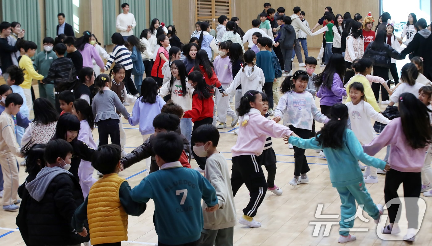학부모 절반 "지방교육자치 성과 못 느낀다"...부정 인식 5년 새 급증 - 뉴스 썸네일 이미지