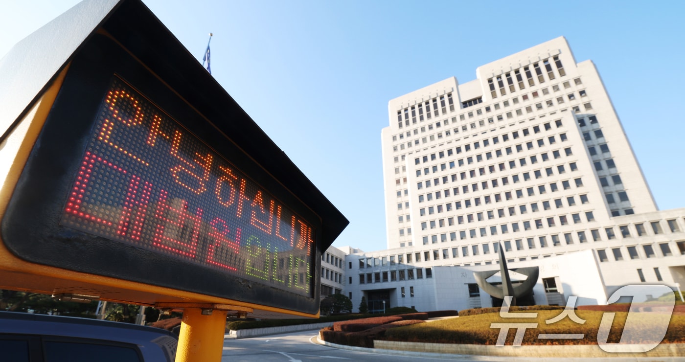 해 넘긴 R2M·다크앤다커 소송전...'게임 표절·유출' 기준 세울까 - 뉴스 썸네일 이미지