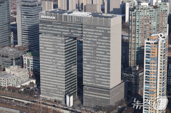 경기 성남시 분당구 분당두산타워. (항공촬영협조 : 경기 북부 경찰청 박형식 경감, 김용옥 경위) /뉴스1