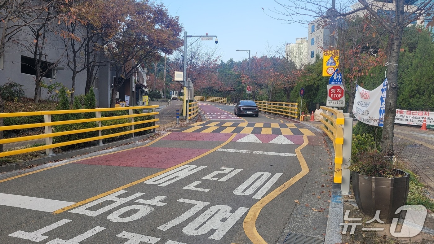 울산 중구가 울산초 인근에 차량용 방호울타리를 설치했다고 18일 밝혔다.(울산 중구 제공. 재판매 및 DB금지)/뉴스1