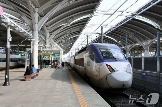 KTX(사진은 기사 내용과 무관함) / 뉴스1 ⓒ News1