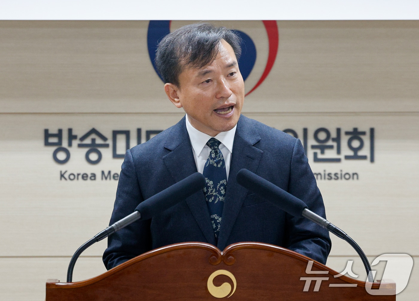 김종철 초대 방송미디어통신위원회 위원장이 19일 오전 정부과천청사 방미통위에서 열린 취임식에서 취임사를 하고 있다. 2025.12.19/뉴스1 ⓒ News1 안은나 기자