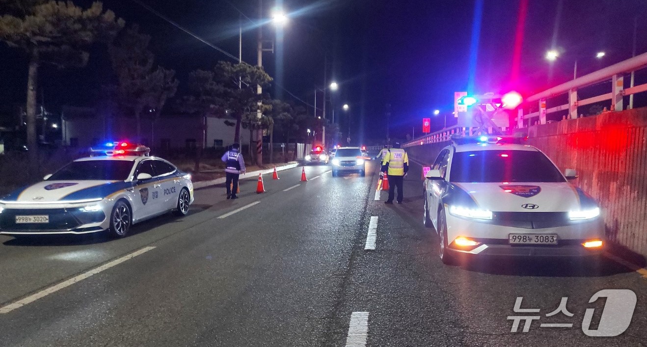 연말을 맞아 경북 포항남부경찰서가 주야간 상시 음주운전 단속에 들어갔다. (포항남부경찰서 제공, 재판매 및 DB금지) 2025.12.2/뉴스1