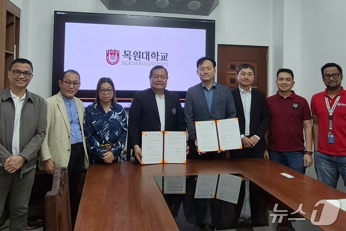   목원대와 필리핀크리스천대 관계자 등이 기념촬영을 하고 있다. (목원대 제공.재판매 및 DB금지)/뉴스1