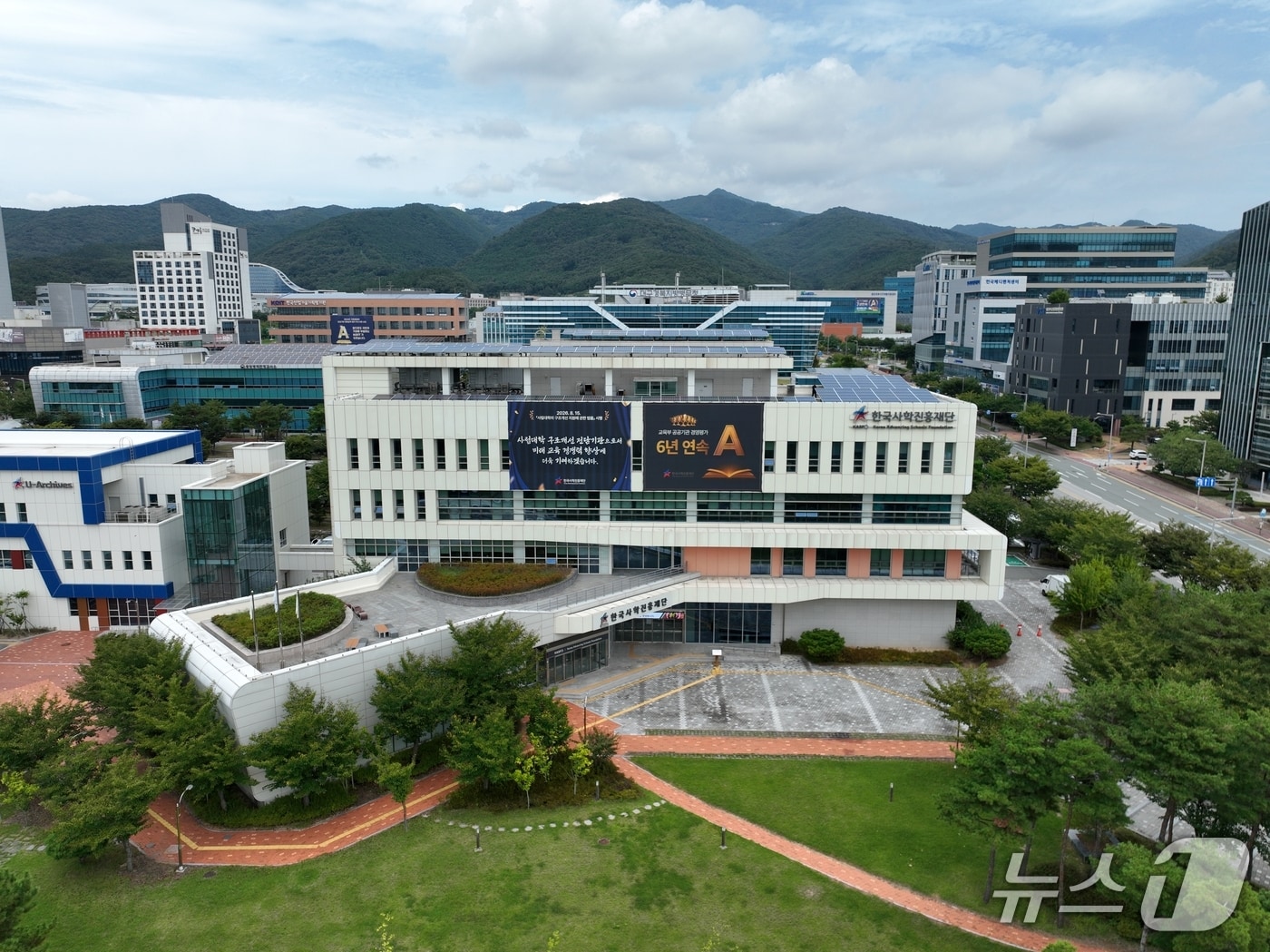 대구혁신도시에 있는 한국사학진흥재단 청사 전경. (한국사학진흥재단 제공)