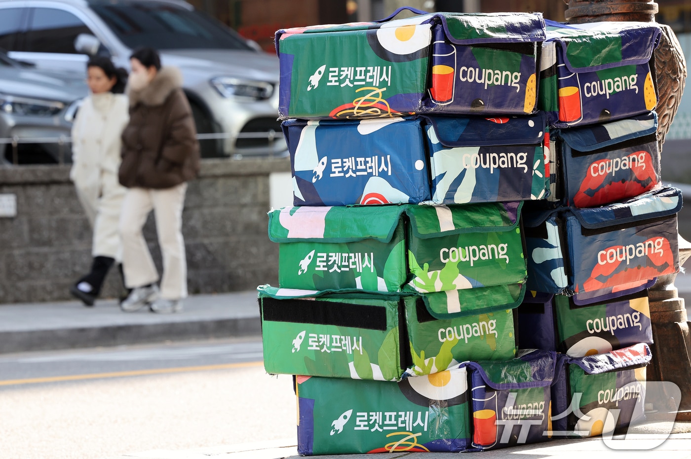 탈(脫)쿠팡족 어디로...'새벽배송' 컬리·오아시스 이용자 급증 - 뉴스 썸네일 이미지