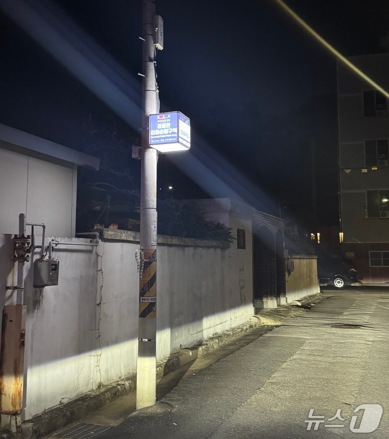 순천경찰서 남도파출소가 설치한 태양광 큐브형 안내판. (순천경찰서 제공. 재판매 및 DB금지)