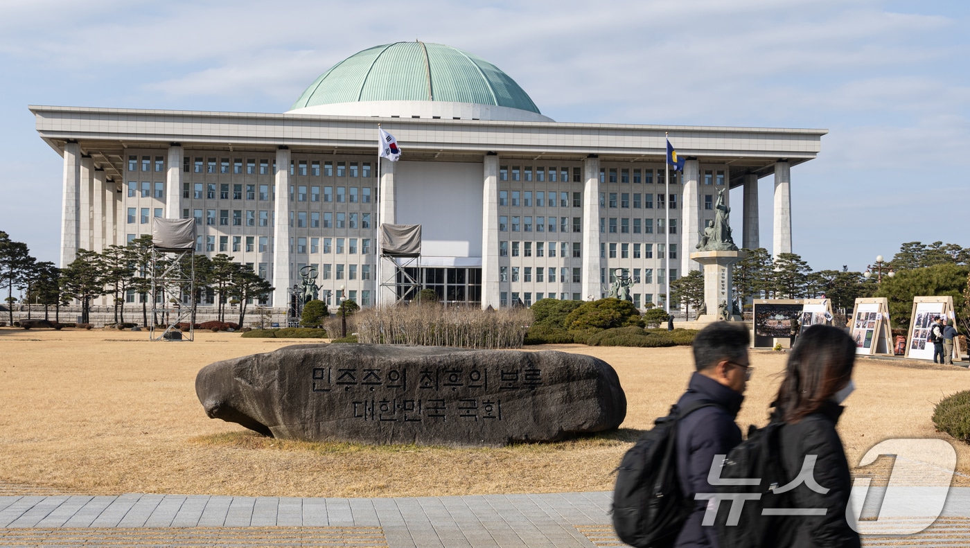 12·3 비상계엄 해제 1주년을 하루 앞둔 2일 서울 여의도 국회 본청의 모습이 보이고 있다. 2025.12.2/뉴스1 ⓒ News1 이승배 기자