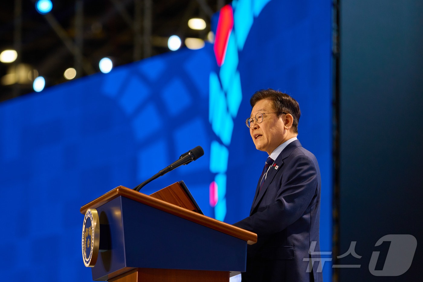 이재명 대통령이 2일 경기 고양시 킨텍스에서 열린 제22기 민주평화통일자문회의 출범회의에서 연설하고 있다. &#40;대통령실 제공. 재판매 및 DB 금지&#41; 2025.12.2/뉴스1 ⓒ News1 이재명 기자