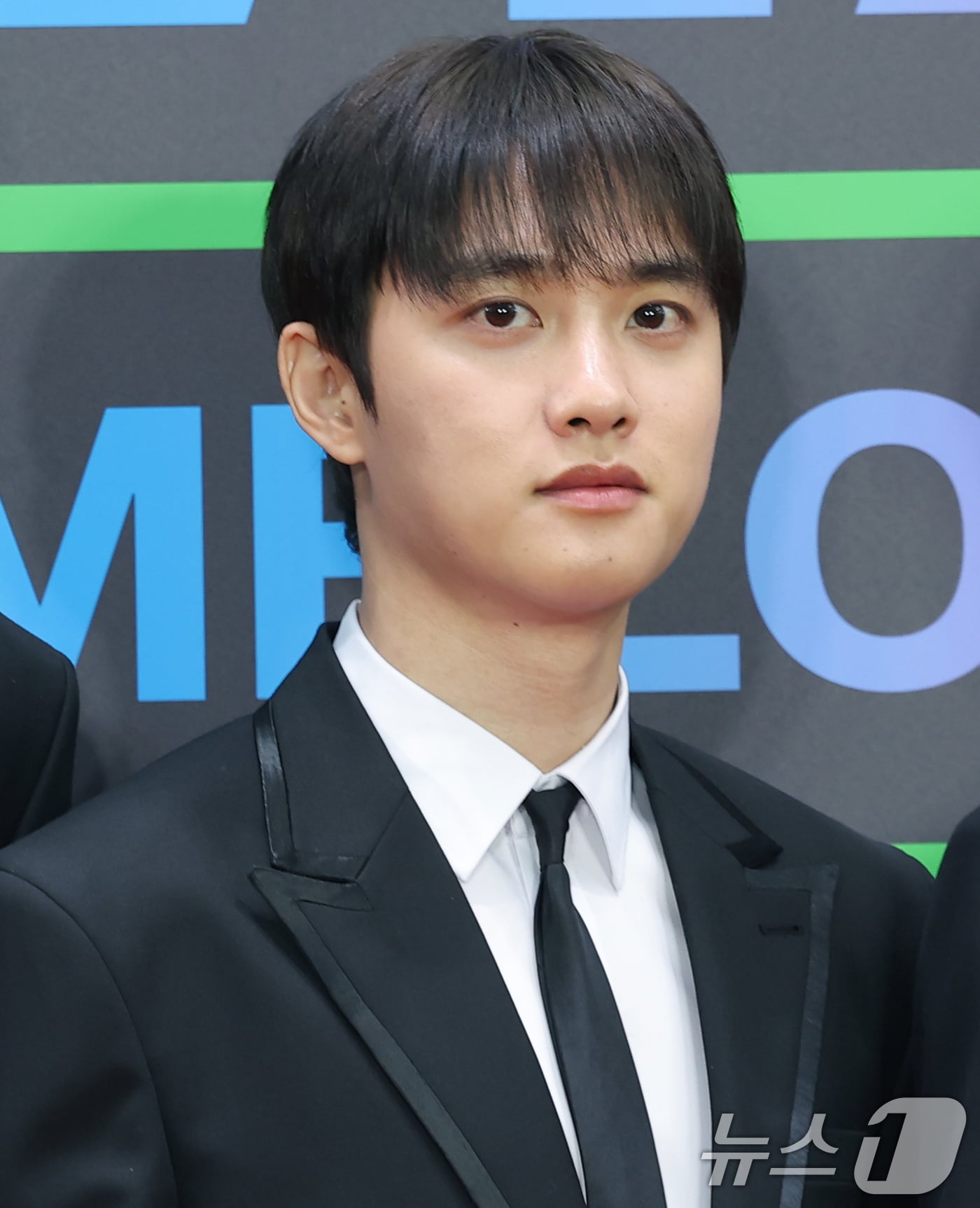 그룹 엑소의 디오(본명 도경수)가 20일 서울 구로구 고척스카이돔에서 열린 '2025 멜론뮤직어워드(MMA2025)' 레드카펫 행사에 참석해 포즈를 하고 있다. 2025.12.20/뉴스1 ⓒ News1 권현진 기자