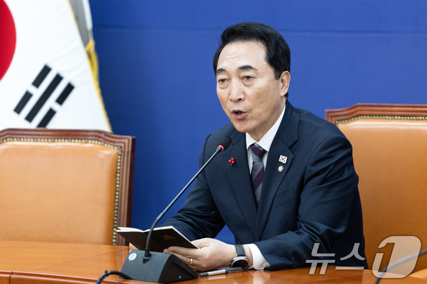 박수현 더불어민주당 수석대변인이 21일 서울 여의도 국회에서 열린 기자간담회에서 발언하고 있다. 2025.12.21/뉴스1 ⓒ News1 이승배 기자