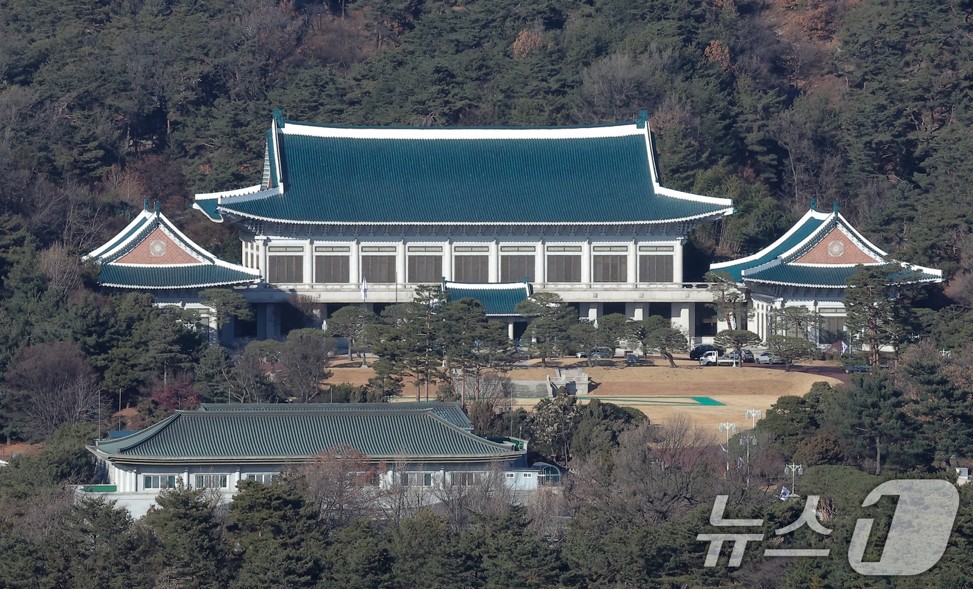 서울 종로구 정부서울청사에서 바라본 청와대 모습. 2025.12.21 ⓒ 뉴스1 김성진 기자
