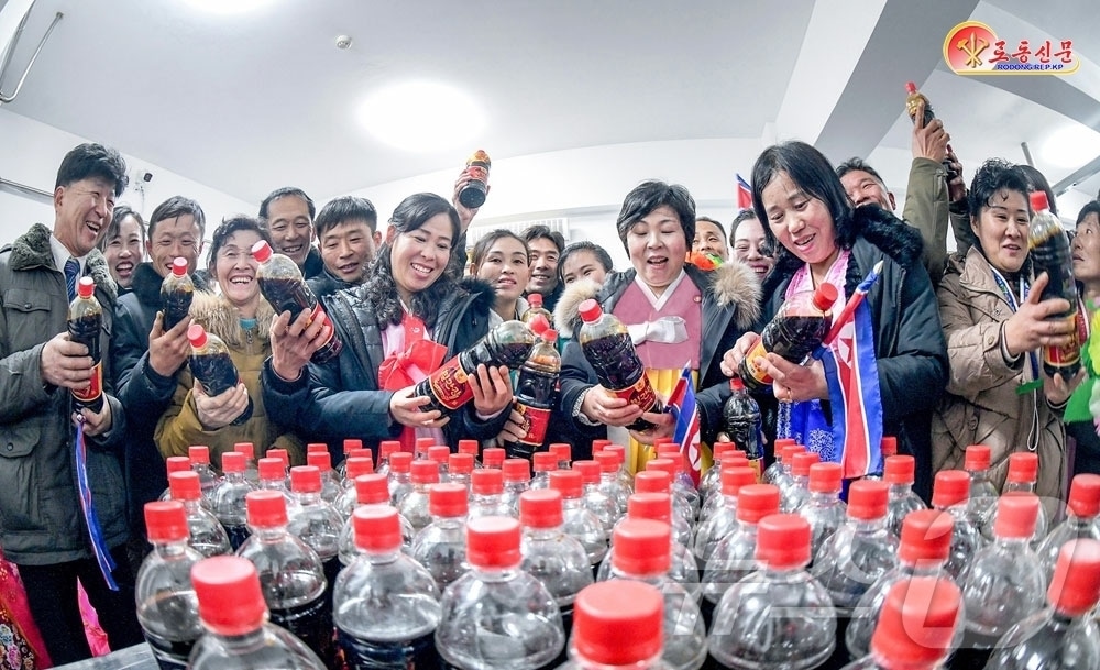 (평양 노동신문=뉴스1) = 북한 노동당 기관지 노동신문은 22일 "각지에 현대적인 지방공업공장들과 종합봉사소, 병원들이 새로 일떠서 연이어 준공하며 지방이 변하고 흥하는 새 시대의 경이적인 발전상을 힘있게 과시되고 있다"라고 선전했다. [국내에서만 사용가능. 재배포 금지. DB 금지. For Use Only in the Republic of Korea. Redistribution Prohibited] rodongphoto@news1.kr