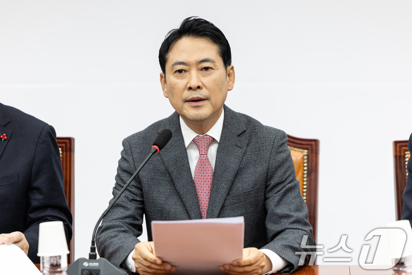 장동혁 국민의힘 대표가 22일 서울 여의도 국회에서 열린 최고위원회의에서 발언하고 있다. 2025.12.22/뉴스1 ⓒ News1 이승배 기자