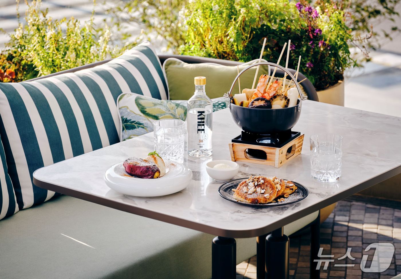 그랜드 조선 부산의 코지 앤 스테이: 테라스 292 윈터 패키지 투숙객에게 제공되는 음식.(그랜드 조선 부산 제공. 재판매 및 DB 금지)