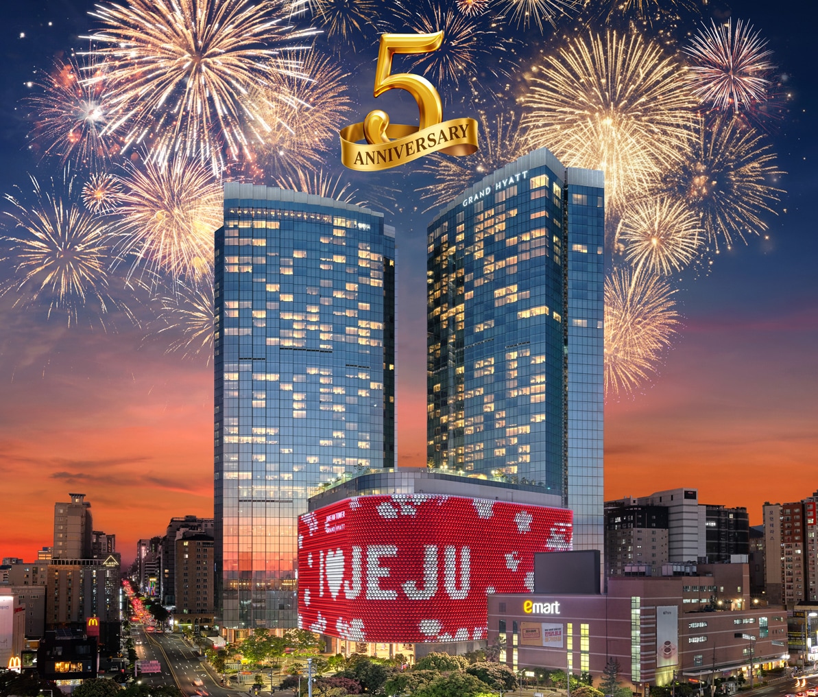 제주 드림타워 복합리조트 개관 5주년 기념 도민 초청 이벤트 이미지.(롯데관광개발 제공, 재판매 및 DB 금지)