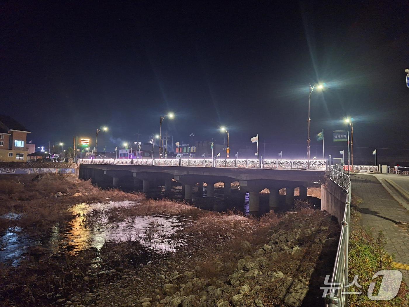 삼화교 조명.(동해시 제공, 재판매 및 DB 금지) 2025.12.22/뉴스1